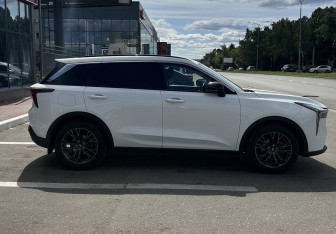 Подержанный автомобиль FAW Bestune T55 2023 года (3 фото)