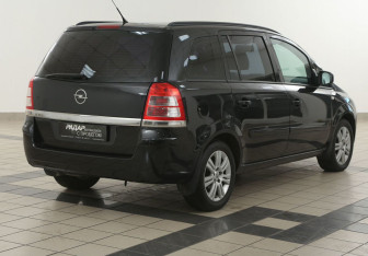 Подержанный автомобиль Opel Zafira Compactvan 2012 года (4 фото)