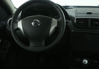 Подержанный автомобиль Nissan Terrano 2014 года (14 фото)