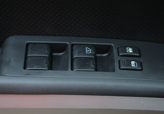 Подержанный автомобиль Nissan X-Trail 2013 года (17 фото)