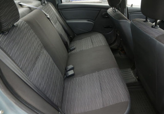 Подержанный автомобиль Renault Logan Sedan 2011 года (11 фото)