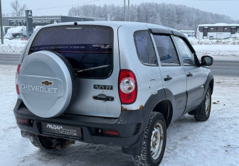 Подержанный автомобиль Chevrolet Niva 2012 года (7 фото)