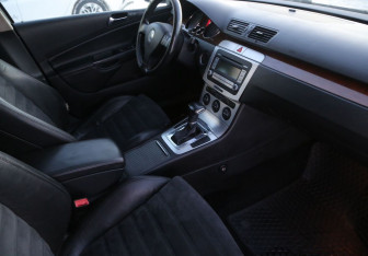 Подержанный автомобиль Volkswagen Passat Sedan 2007 года (9 фото)