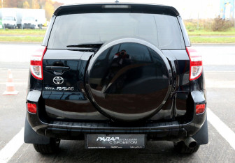 Подержанный автомобиль Toyota RAV4 2011 года (5 фото)