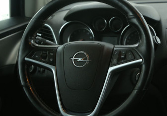 Подержанный автомобиль Opel Mokka 2013 года (16 фото)