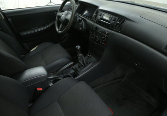 Подержанный автомобиль Toyota Corolla Sedan 2006 года (9 фото)
