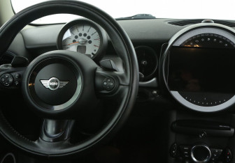 Подержанный автомобиль MINI Hatch 2011 года (13 фото)