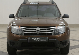 Подержанный автомобиль Renault Duster 2014 года (6 фото)