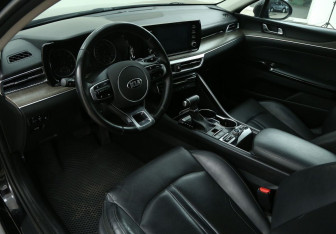 Подержанный автомобиль Kia K5 2020 года (13 фото)