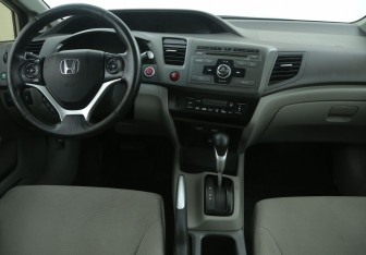 Подержанный автомобиль Honda Civic Sedan 2012 года (12 фото)