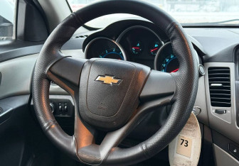 Подержанный автомобиль Chevrolet Cruze Sedan 2011 года (13 фото)
