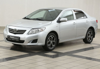 Подержанный автомобиль Toyota Corolla Sedan 2008 года (8 фото)