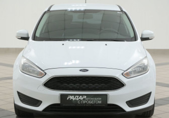 Подержанный автомобиль Ford Focus Hatchback 2017 года (6 фото)