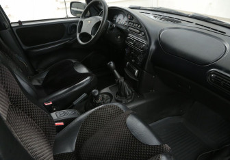 Подержанный автомобиль Chevrolet Niva 2006 года (10 фото)