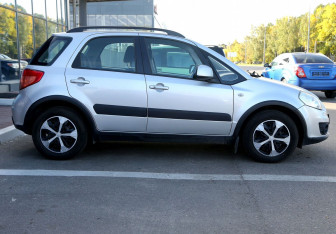 Подержанный автомобиль Suzuki SX4 Hatchback 2011 года (7 фото)
