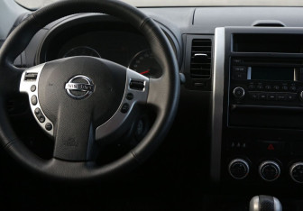 Подержанный автомобиль Nissan X-Trail 2013 года (14 фото)