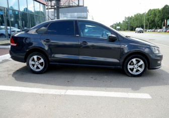 Подержанный автомобиль Volkswagen Polo Sedan 2017 года (7 фото)
