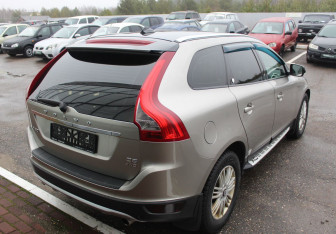 Подержанный автомобиль Volvo XC60 2010 года (7 фото)