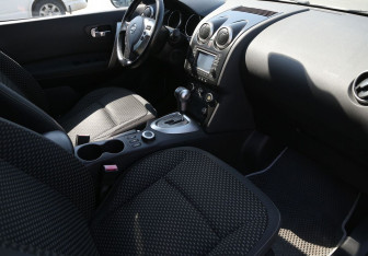 Подержанный автомобиль Nissan Qashqai+2 2009 года (9 фото)