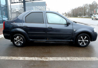 Подержанный автомобиль Renault Logan Sedan 2007 года (7 фото)