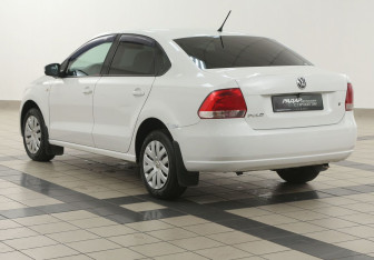 Подержанный автомобиль Volkswagen Polo Sedan 2013 года (2 фото)