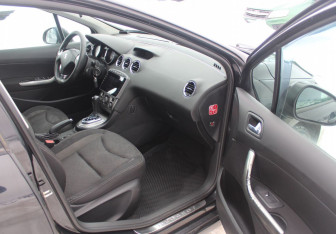 Подержанный автомобиль Peugeot 408 2014 года (9 фото)
