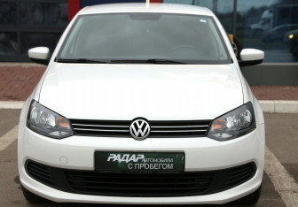 Подержанный автомобиль Volkswagen Polo Sedan 2013 года (2 фото)