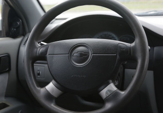 Подержанный автомобиль Chevrolet Lacetti Sedan 2007 года (16 фото)