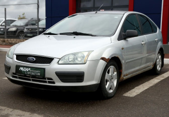 Подержанный автомобиль Ford Focus Hatchback 2006 года (3 фото)