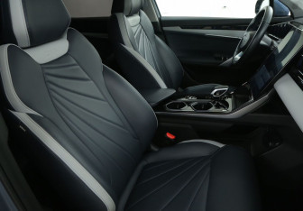 Подержанный автомобиль Geely Atlas 2024 года (10 фото)