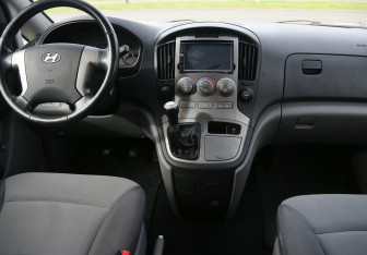 Подержанный автомобиль Hyundai H-1 2008 года (12 фото)