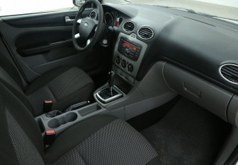 Подержанный автомобиль Ford Focus Sedan 2011 года (9 фото)