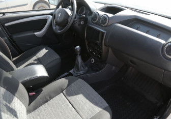 Подержанный автомобиль Renault Duster 2013 года (9 фото)