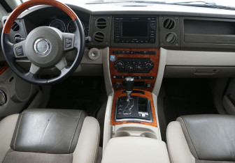 Подержанный автомобиль Jeep Commander 2007 года (12 фото)