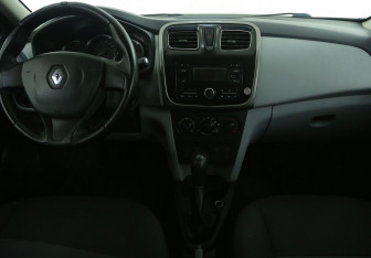 Подержанный автомобиль Renault Logan Sedan 2014 года (12 фото)