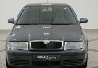 Подержанный автомобиль Skoda Octavia Liftback 2008 года (6 фото)