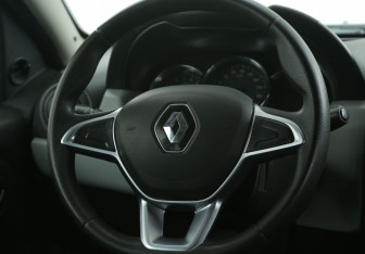 Подержанный автомобиль Renault Duster 2019 года (16 фото)