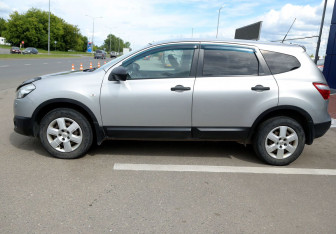Подержанный автомобиль Nissan Qashqai+2 2012 года (8 фото)