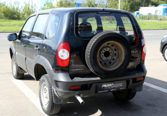 Подержанный автомобиль Chevrolet Niva 2010 года (4 фото)