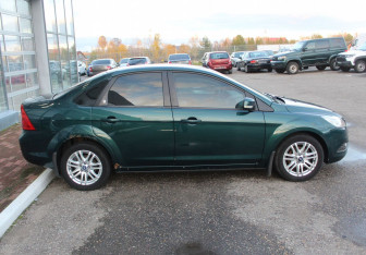 Подержанный автомобиль Ford Focus Sedan 2008 года (8 фото)