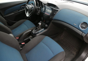 Подержанный автомобиль Chevrolet Cruze Sedan 2012 года (9 фото)