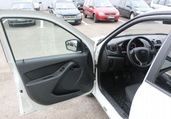 Подержанный автомобиль LADA (ВАЗ) Granta Sedan 2019 года (9 фото)