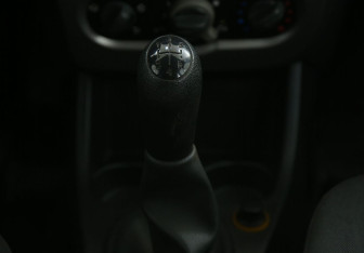 Подержанный автомобиль Renault Logan Sedan 2011 года (15 фото)