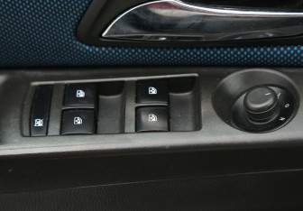 Подержанный автомобиль Chevrolet Cruze Sedan 2012 года (17 фото)