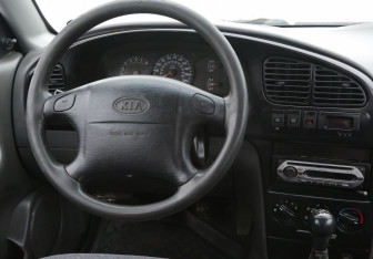 Подержанный автомобиль Kia Spectra Sedan 2006 года (14 фото)