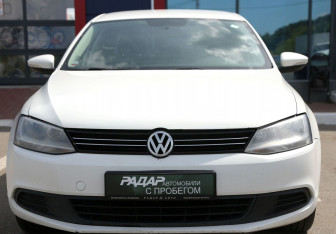 Подержанный автомобиль Volkswagen Jetta Sedan 2014 года (2 фото)