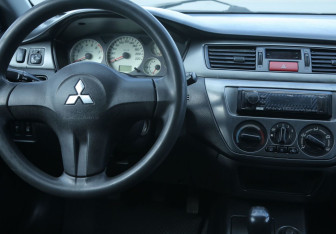Подержанный автомобиль Mitsubishi Lancer Sedan 2006 года (14 фото)