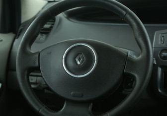 Подержанный автомобиль Renault Scenic 2008 года (16 фото)