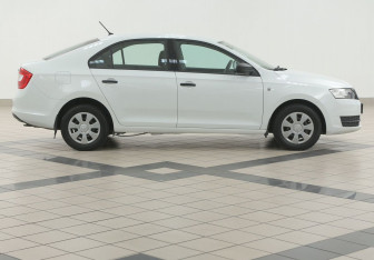 Подержанный автомобиль Skoda Rapid Liftback 2015 года (5 фото)