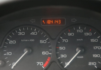 Подержанный автомобиль Peugeot 206 Sedan 2009 года (17 фото)